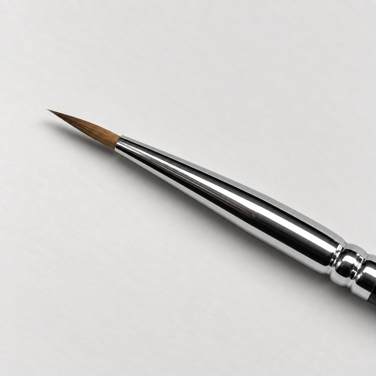 Vapour Games Pure Kolinsky Sable size 0 brush tip close-up