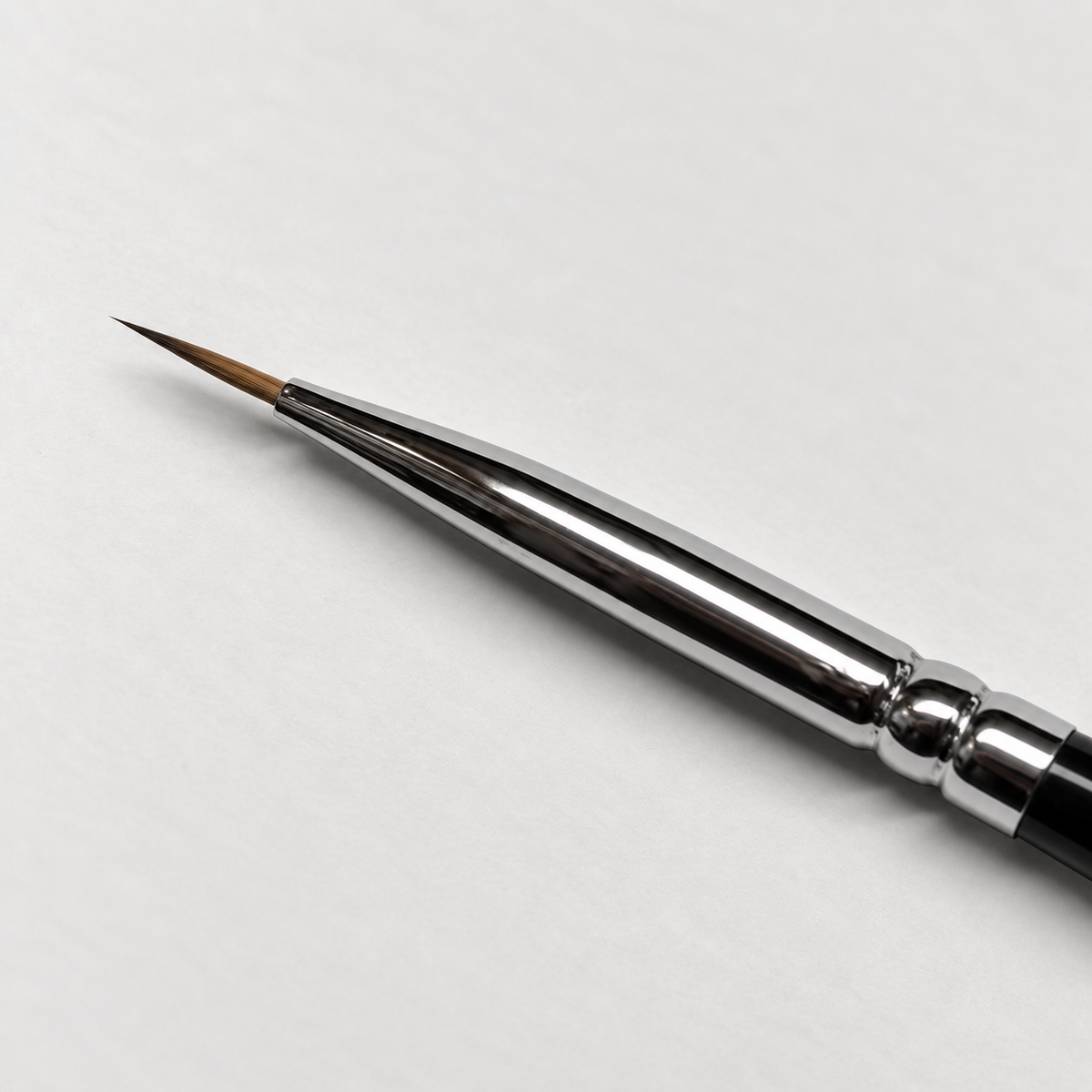 Vapour Games Pure Kolinsky Sable size 2/0 brush tip close-up