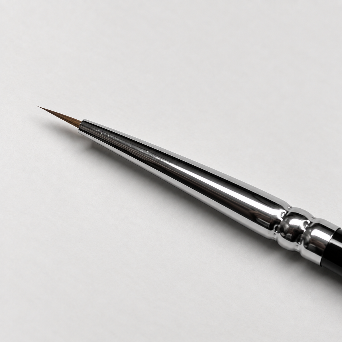 Vapour Games Pure Kolinsky Sable size 4/0 brush tip close-up