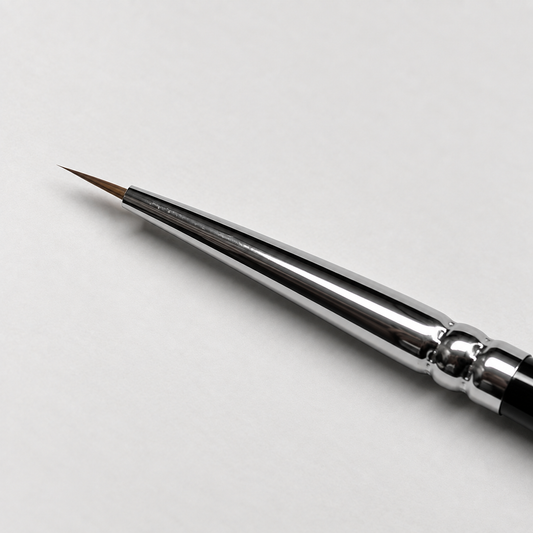 Vapour Games Pure Kolinsky Sable size 4/0 brush tip close-up