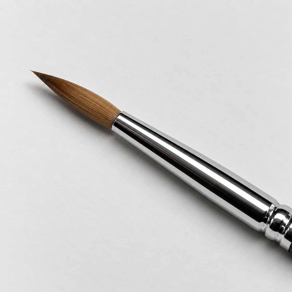 Vapour Games Pure Kolinsky Sable size 4 brush tip close-up