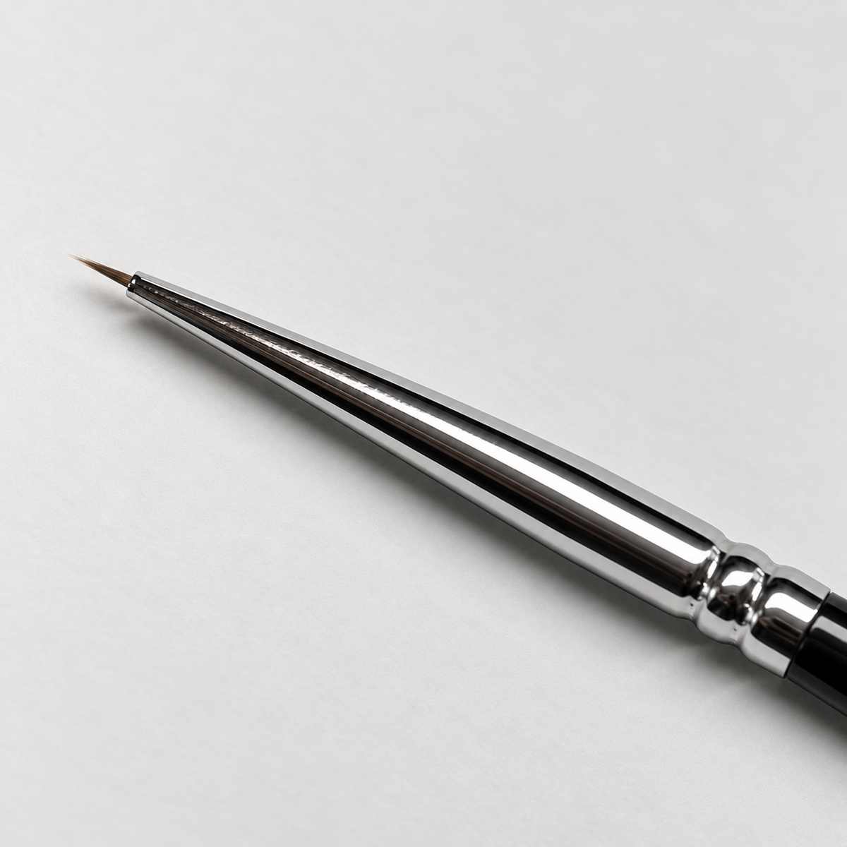 Vapour Games Pure Kolinsky Sable size 5/0 brush tip close-up